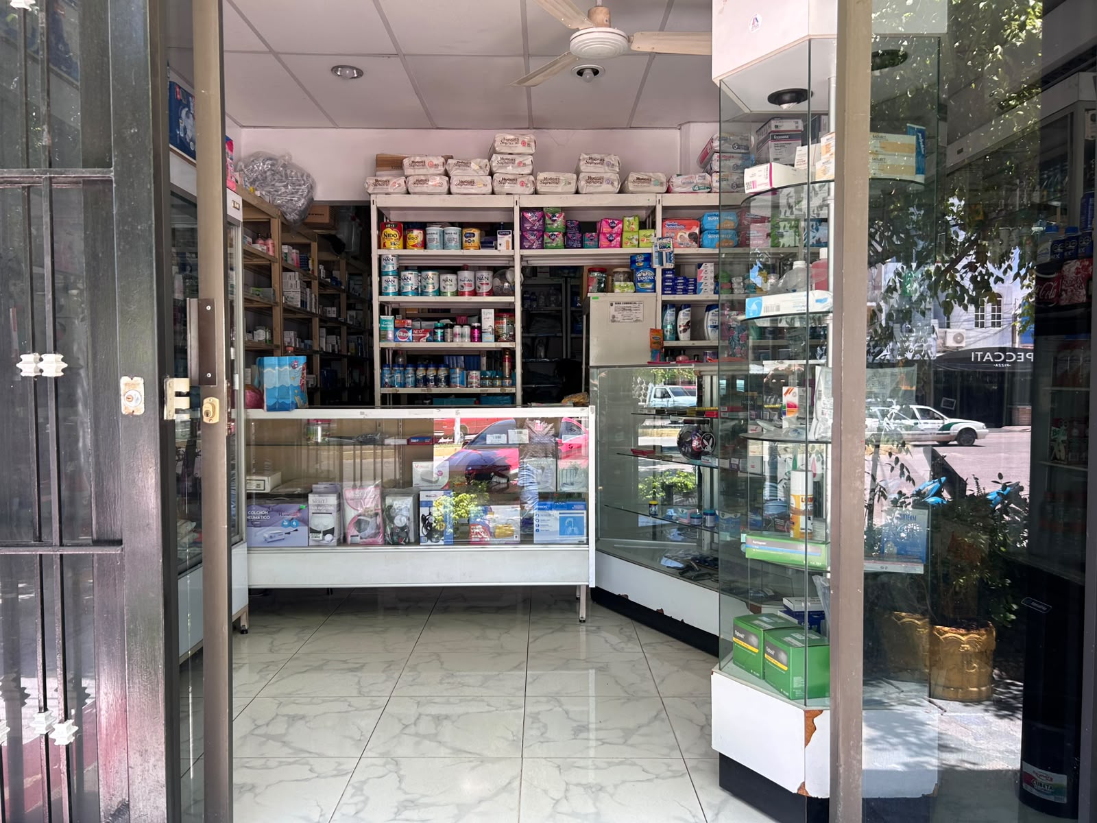 Fotografía interior de la farmacia